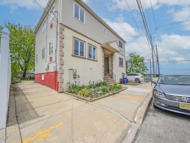 [Rockaway Beach Real Estate, listing number 3306634]