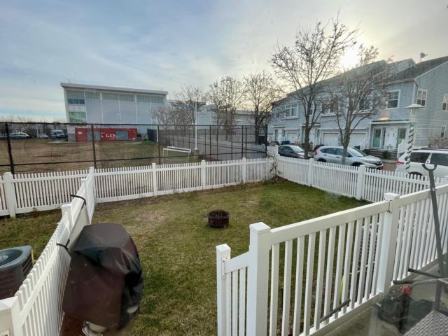  3 BR,  2.50 BTH &nbsp;Apartment style home in Arverne