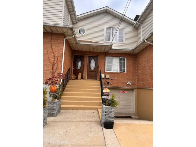 [Rockaway Beach Real Estate, listing number 7092910]