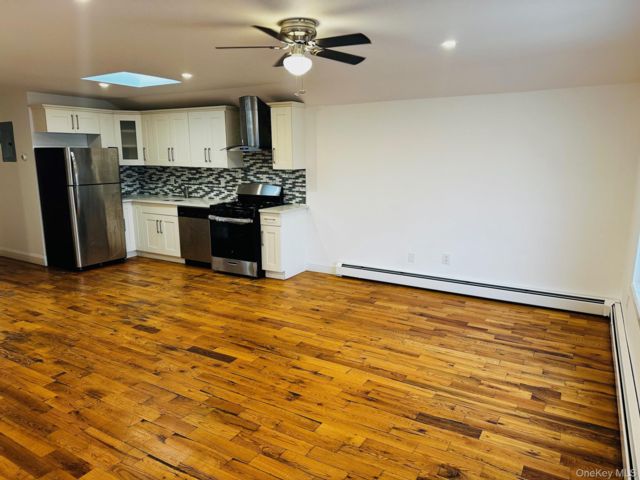 2 BR,  1.00 BTH  Contemporary style home in Rockaway Beach