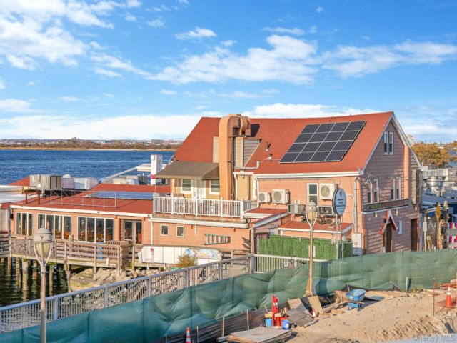 2 BR, 3.00 BTH Other style home in Rockaway Beach