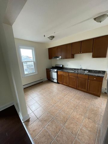  2 BR,  1.00 BTH &nbsp;Apartment style home in Rockaway Park