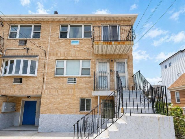 3 BR, 2.00 BTH Other style home in Rockaway Beach