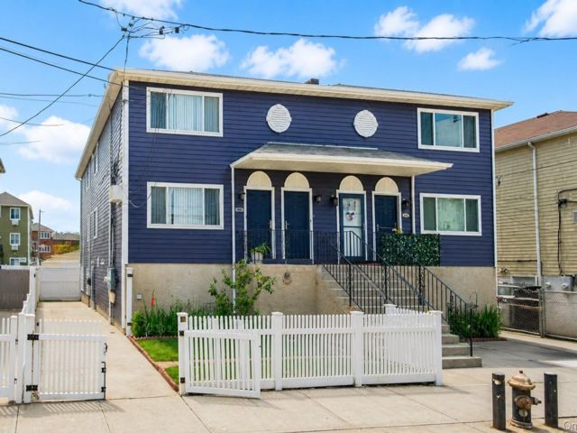 3 BR, 2.00 BTH Modern style home in Rockaway Beach